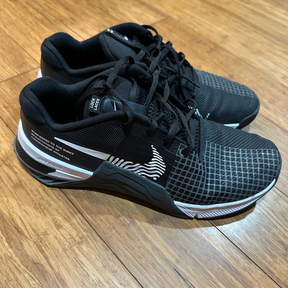 Women’s Nike Metcons - Picture 1 of 4